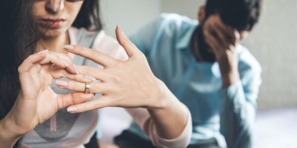 4 Common Signs You Need a Divorce Right Now